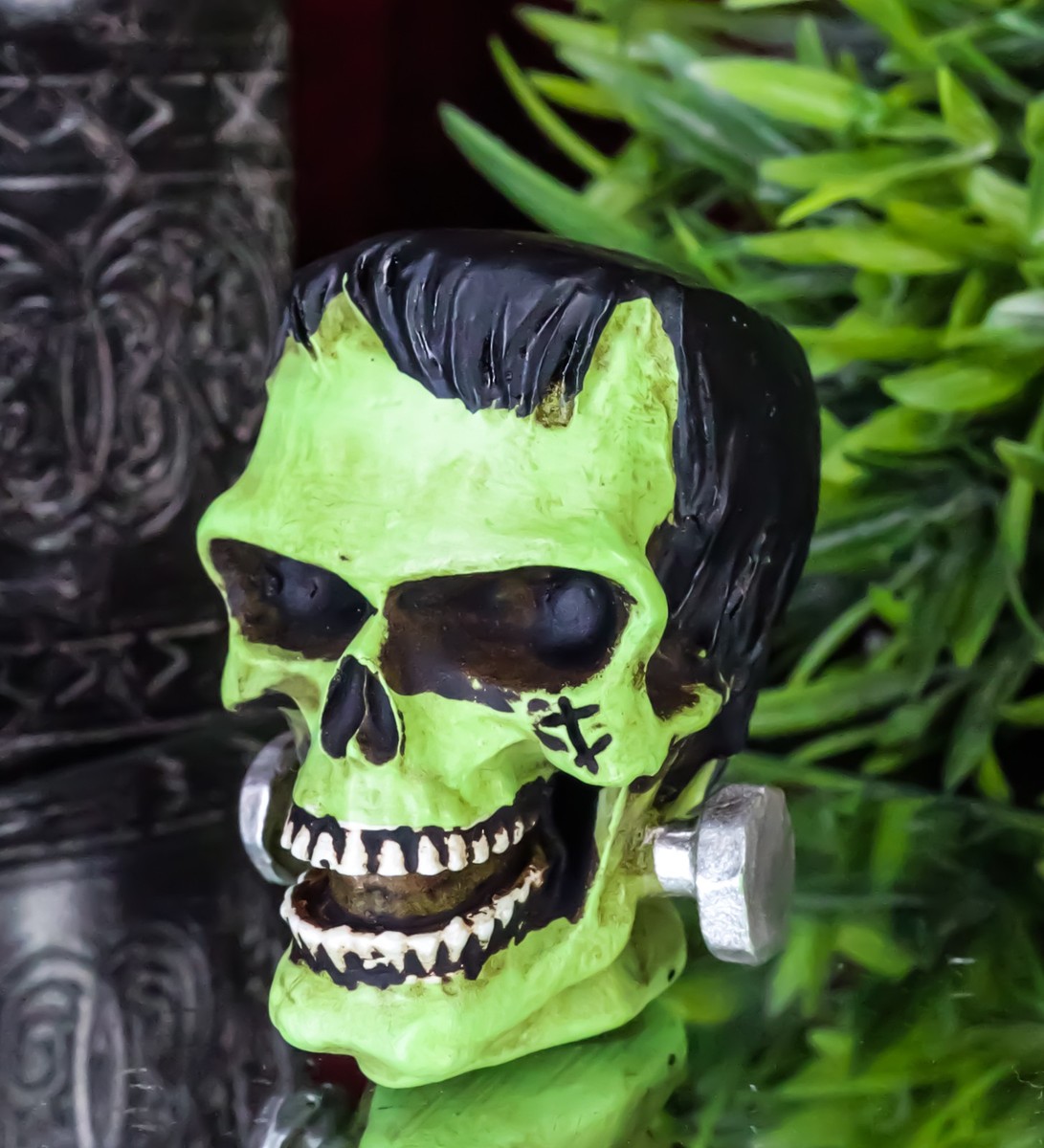 Dr Victor Frankenstein Skull Figurine 2