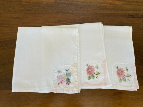Linen Organdy Floral Applique Dinner Napkins ~ Set of 9 - Picture 7 of 9