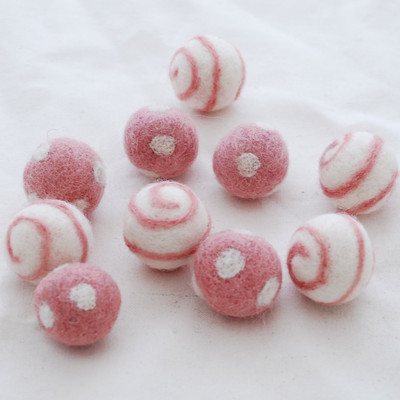 100% Wollfilzkugeln - 2,5 cm - Dusty Rose & Ivory - 10 Stück - Swirl & Polka Dots