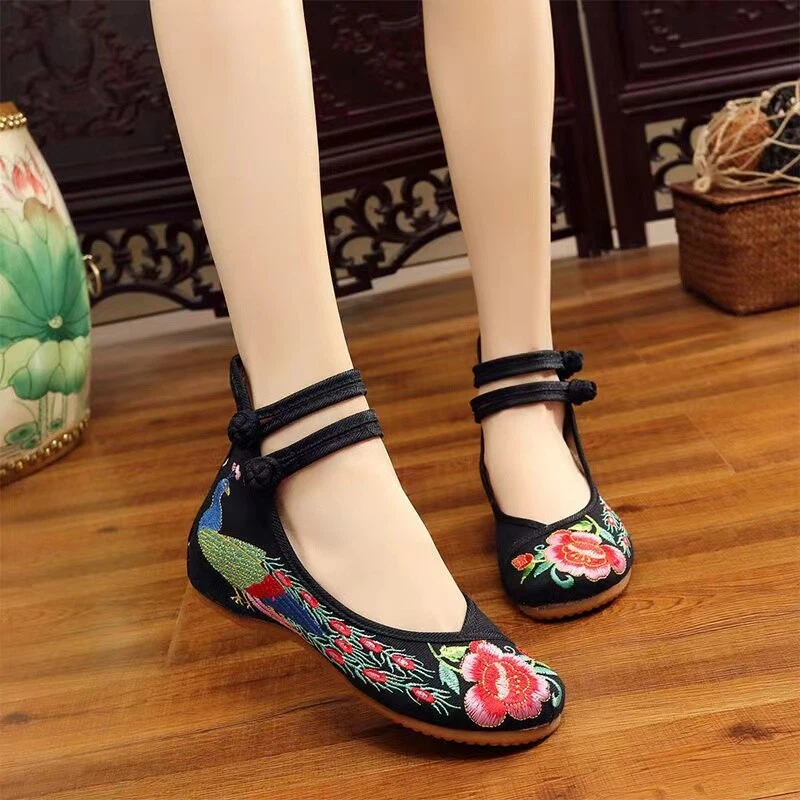 Chinese Old Beijing Embroidered Peacock Shoes Women's Canvas Casual Shoes - Image 4 of 4