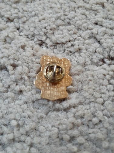 Vintage "Hugs Not Drugs" Bear Pin - Picture 2 of 3