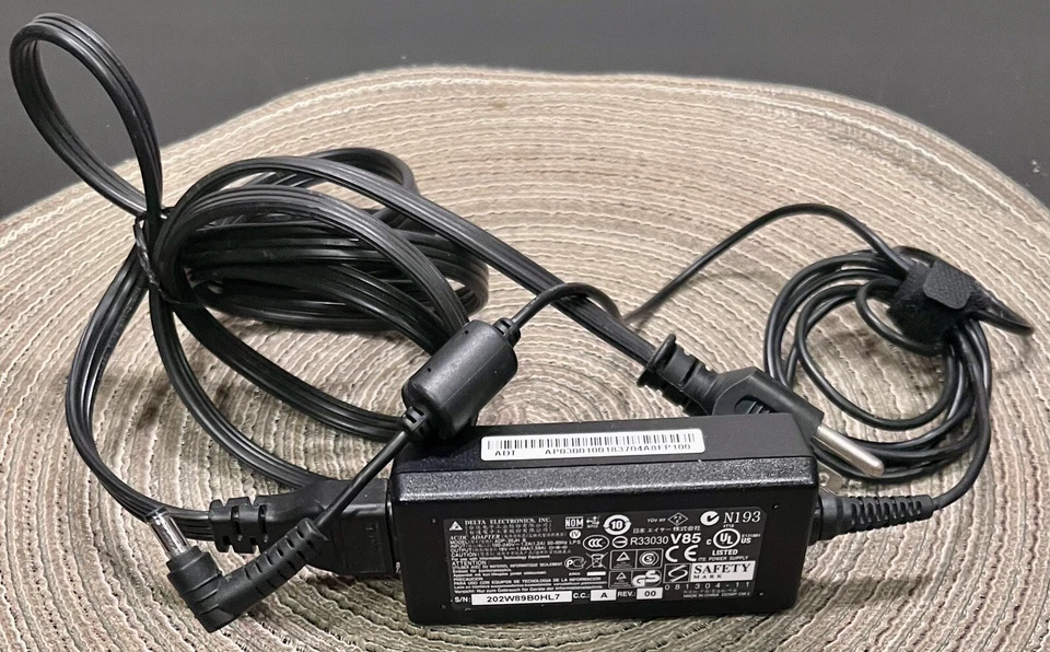 Original Delta 19V - 1.58A AC Adapter 30W ADP-30JH B for Acer Genuine-Exact Part - Image 2 of 4