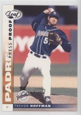 2002 Leaf Press Proof Blue Trevor Hoffman #136 HOF s1i