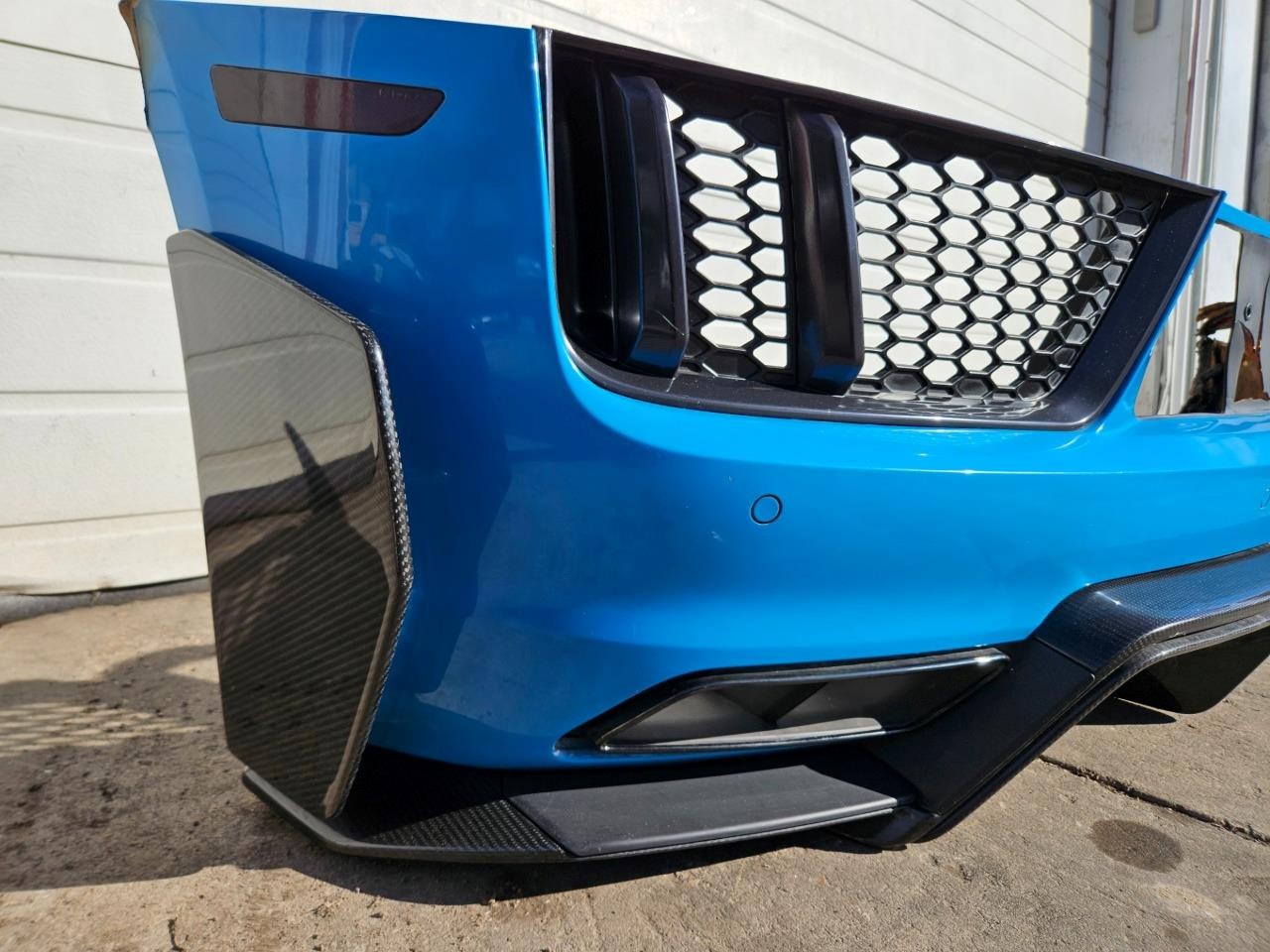 2017-2023 Audi R8 Plus OEM Rear Bumper Cover & Aftermarket Carbon Fiber Trim Ara