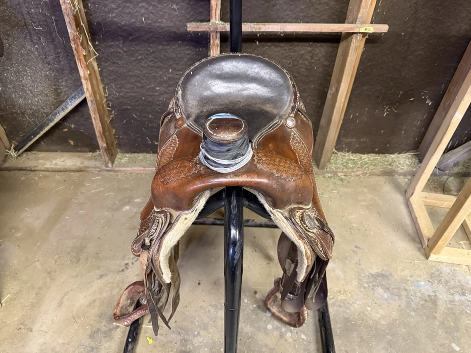 Circle Y Team Roping Saddle 15 Inch Seat - Image 2 of 4