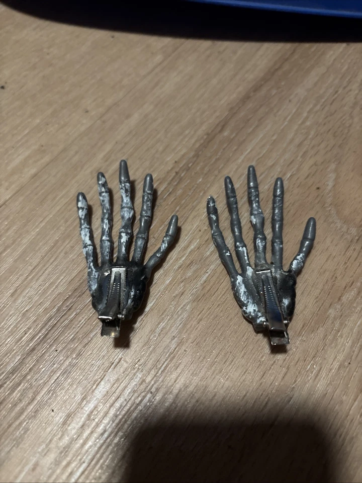 Two Piece Skull Hands, Hair Clips - Image 2 of 4