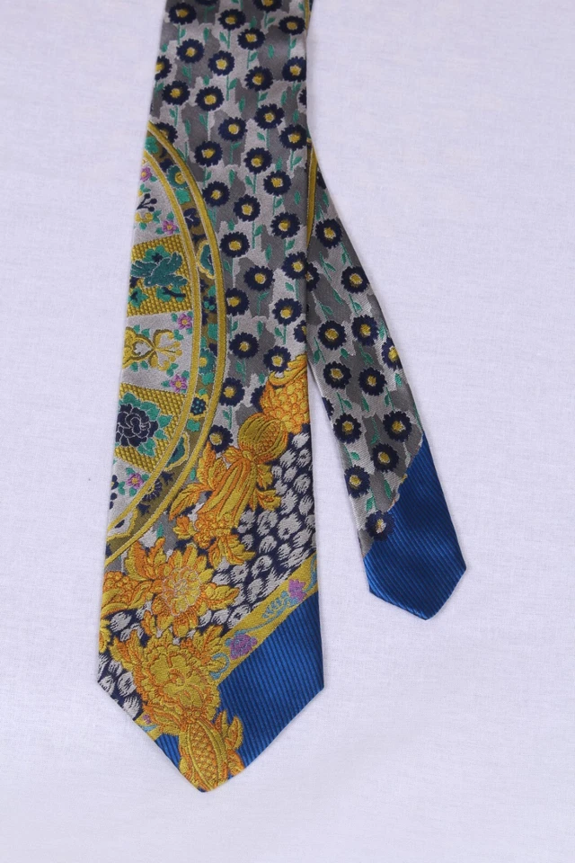 Auténtica corbata vintage de seda floral rococó multicolor Versace años 90 con acento azul Foto 4 de 4