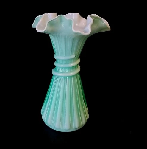 RARE  HTF  FENTON APPLE GREEN  WHEAT VASE Cased Glass Ruffle Rim UV REACTIVE