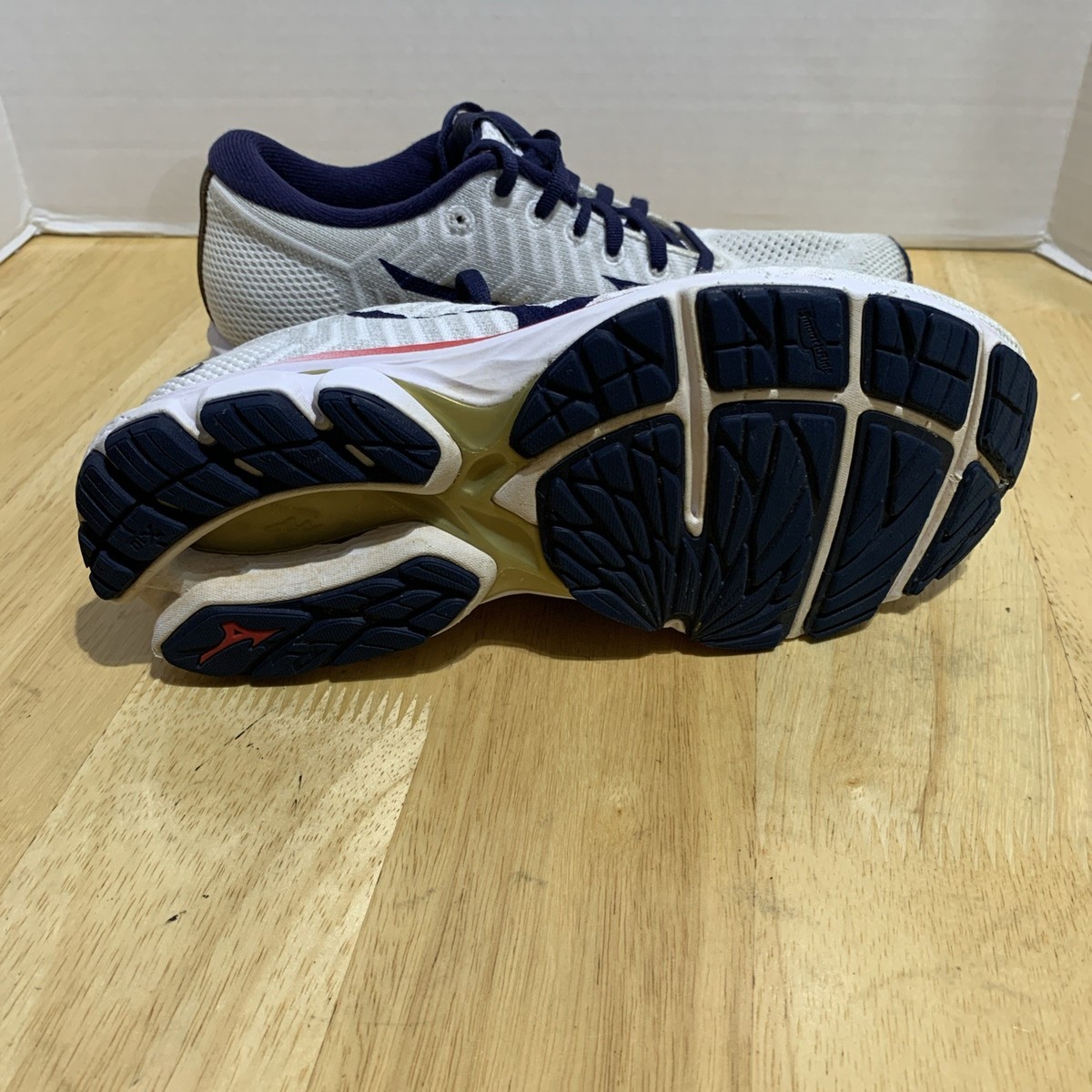 Mizuno WaveKnit R2 Atlanta Braves Limited Chop On Edition