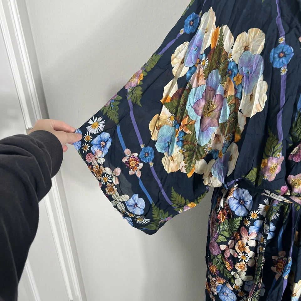 Anthropologie The Moxy Collective Bata Botánica Azul Marino Floral Para Mujer’s M/L Foto 4 de 4