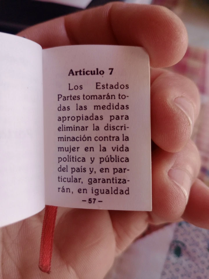 DERECHOS DE LA MUJER. Mágico Mundo De Los Minilibros. Editora Guzman - Imagen 4 de 4