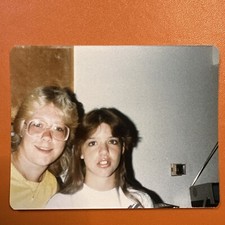 Ragazze adolescenti dall'aspetto estremamente anni 80 FOTO D'EPOCA ORIGINALE