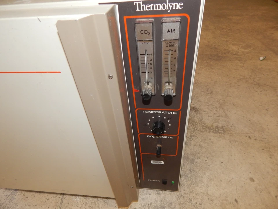 INCUBADORA HORNO BARNSTEAD THERMOLYNE MODELO 153325 (#3918) Foto 4 de 4