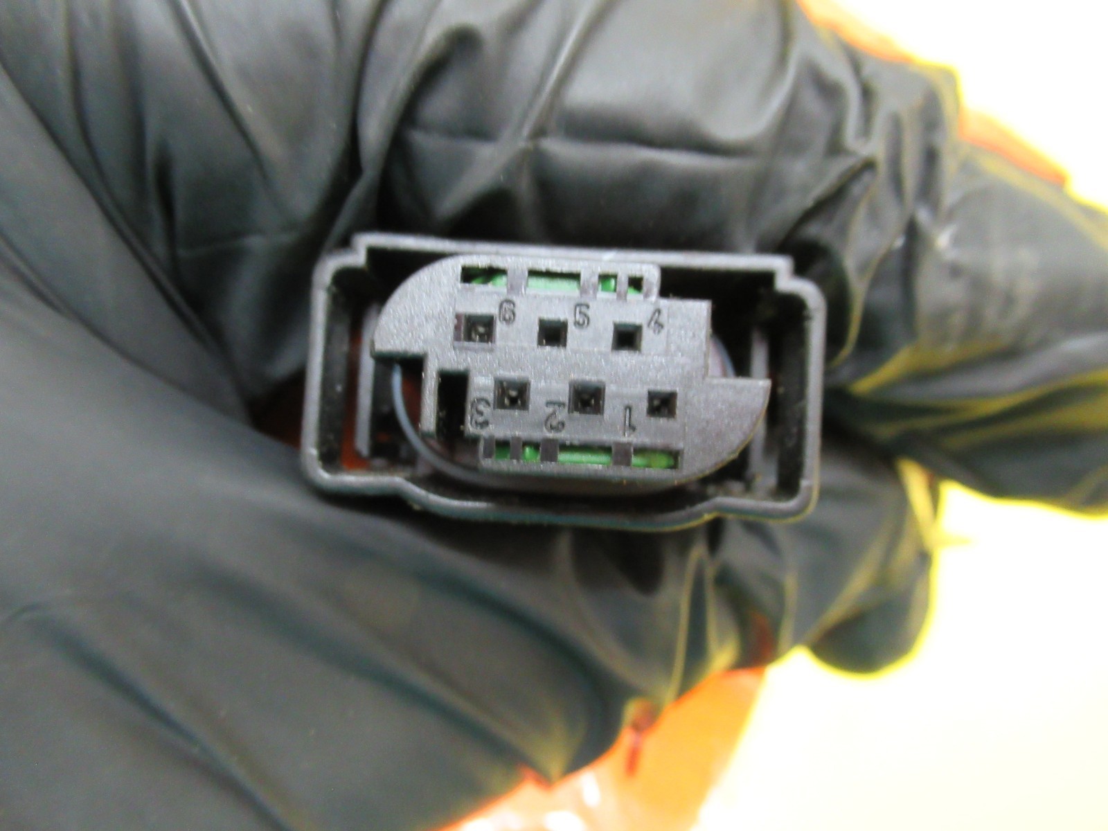 WIRE PLUG CONNECTOR OFF YAW RATE ABS BRAKE CONTROL BCM COMPUTER ECM ECU SAAB 9-3