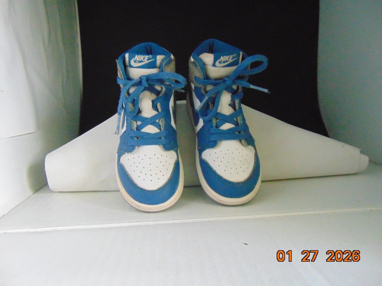 Nike Air Jordan 1 Retro High OG True Blue Shoes Youth Boys Size 10C FD1413-410 thumbnail 2