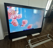   Bang  Olufsen BeoPlay V1-40" tv with Wall bracket  