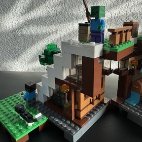 Lego 21134 Minecraft: The Waterfall Base (missing 2 pieces)