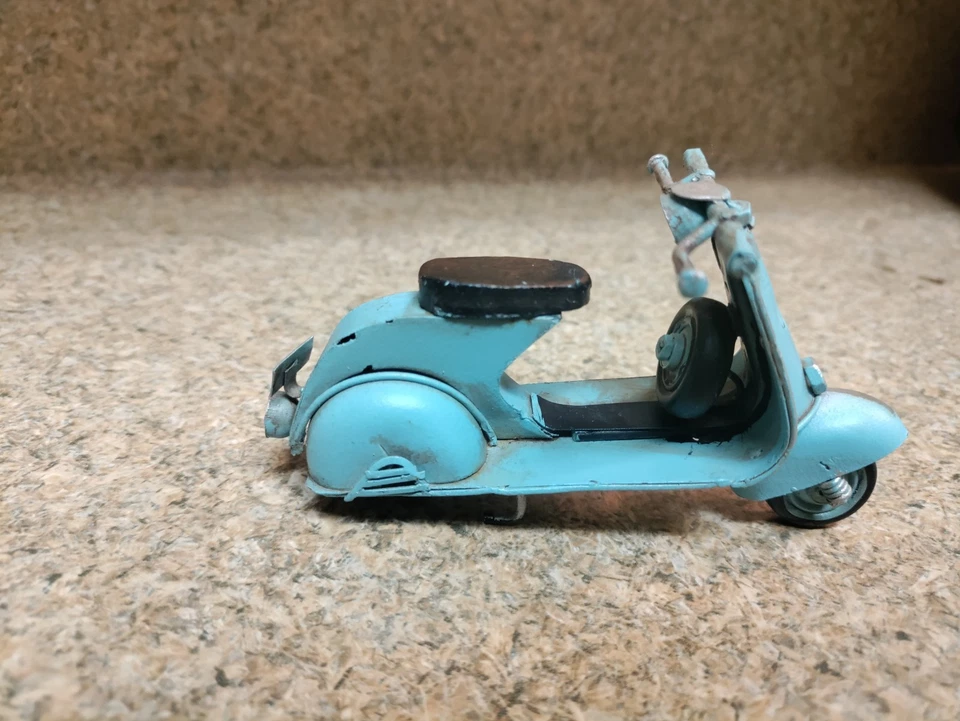 Rare Vintage Metal Italian Vespa Blue Scooter Small Scale Model Motorcycle - Image 2 of 4
