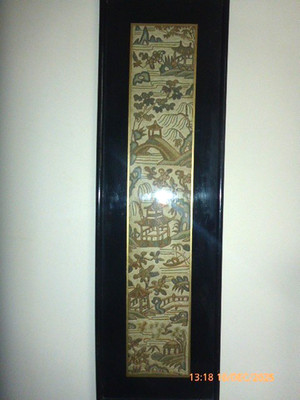 Antike chinesische Seidenstickerei Gold Metallfaden traditionelle Motive gerahmt