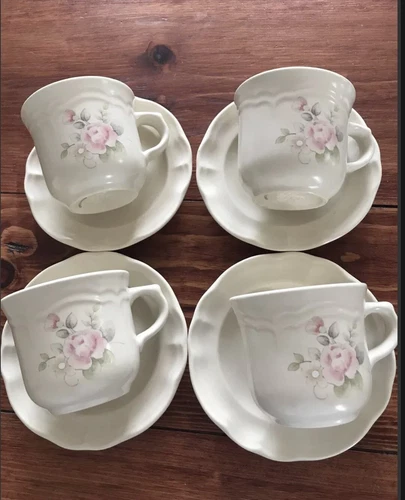 Pfaltzgraff TEA ROSE Set of 4 Cup & Saucer Sets Scalloped Stoneware USA