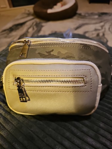 Steve Madden BSummit Belt Bag Fanny Pack Grey CAMO Convertible Crossbody NEW - Picture 3 of 8