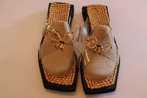 Womens Sandals Size 10 Yellow Beaded Tops - 第 1/5 張圖片