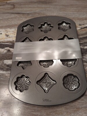 Wilton Crate & Barrel Snowflake Holiday Christmas Cookie Pan 12 Cavity New
