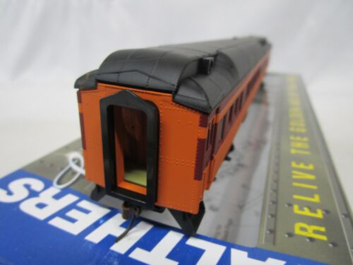 Walthers HO Scale Milwaukee Road 8-1-2 Sleeper Passenger NOS 932-10062 - Picture 3 of 7
