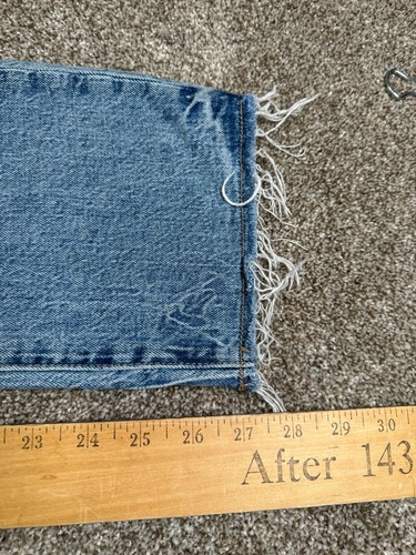 Pilcro Distressed Vintage Straight High Rise Raw Hem Jeans Gr. 28 Anthropologie - Bild 9 von 10