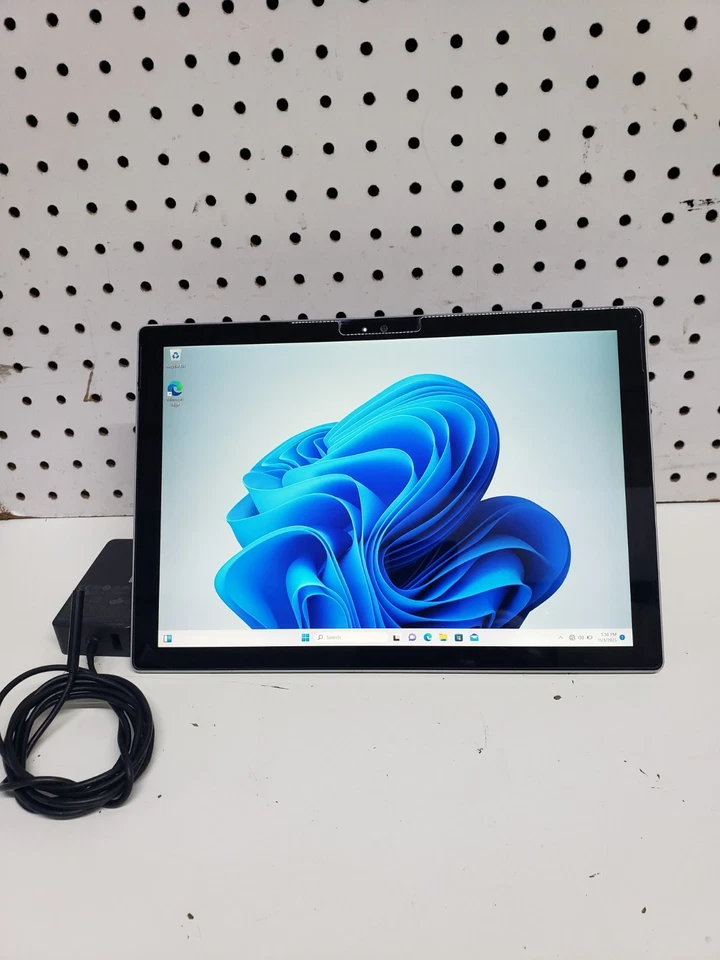 Microsoft Surface Pro 4 12.3"i5-6300U 256GB 8GB RAM Wins 11, No Keyboard  - Image 2 of 4