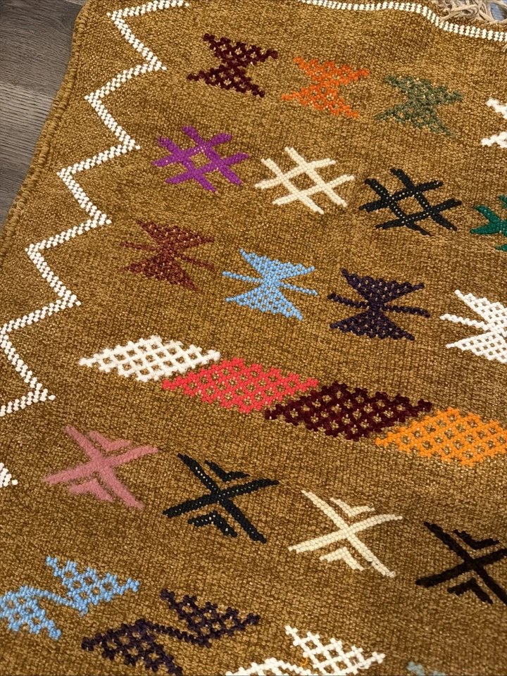 Alfombra tribal marroquí tejida a mano Foto 2 de 4