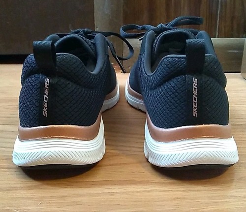 Zapatillas deportivas Skechers Flex Appeal 4.0 para mujer talla 6.5 negras blancas zapatos nuevos - Imagen 4 de 8