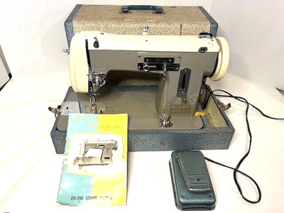 Vintage Remington Deluxe Zig Zag Sewing Machine - Tested Working