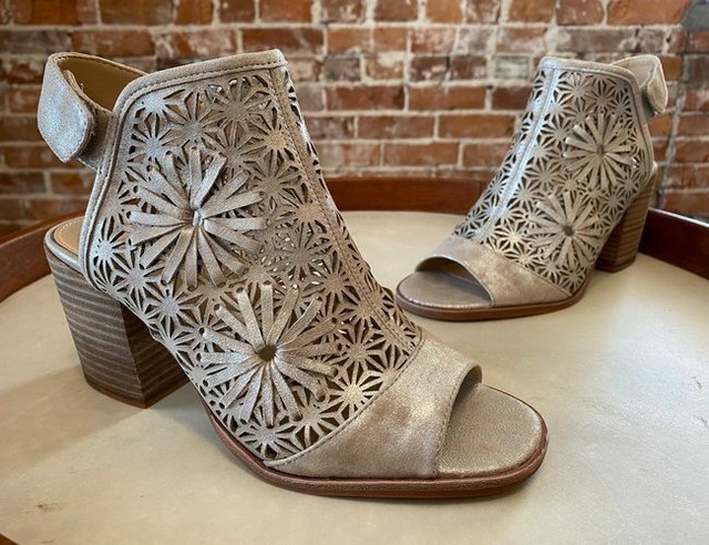 vince camuto kalison