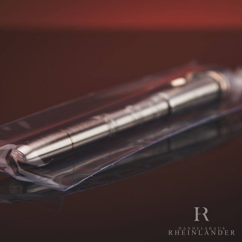 Thumbnail - Montblanc Heritage Rouge & Noir Solitaire Limited Edition 1906 Füller