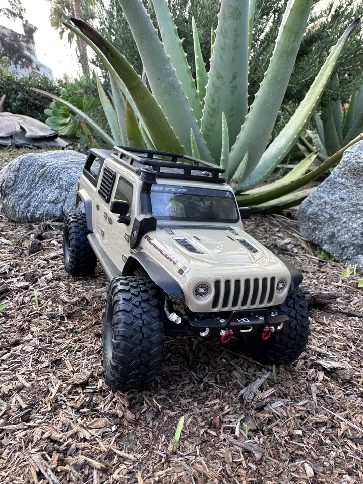 Axial SCX24 Jeep Gladiator Bed Shell - Image 3 of 4