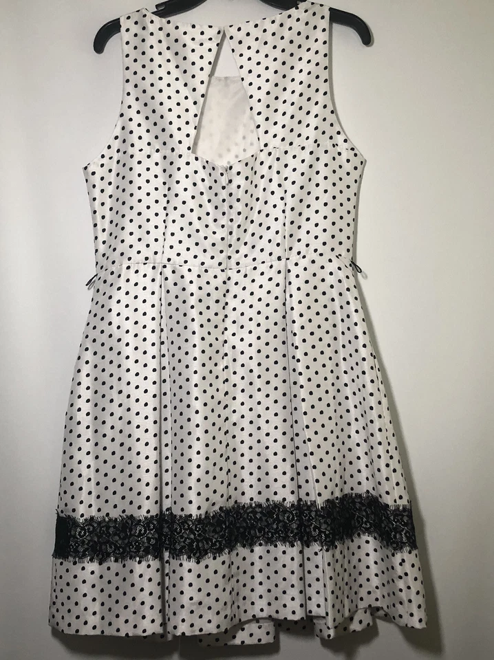 Vestido Danny and Nicole Sin Mangas Talla 12 Blanco Forrado Lunares Negro Encaje Ribete Foto 2 de 4