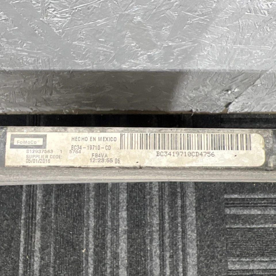 Ford F250 F350 2011-2016 6,2 L radiador condensador de refrigeración OEM Foto 3 de 4