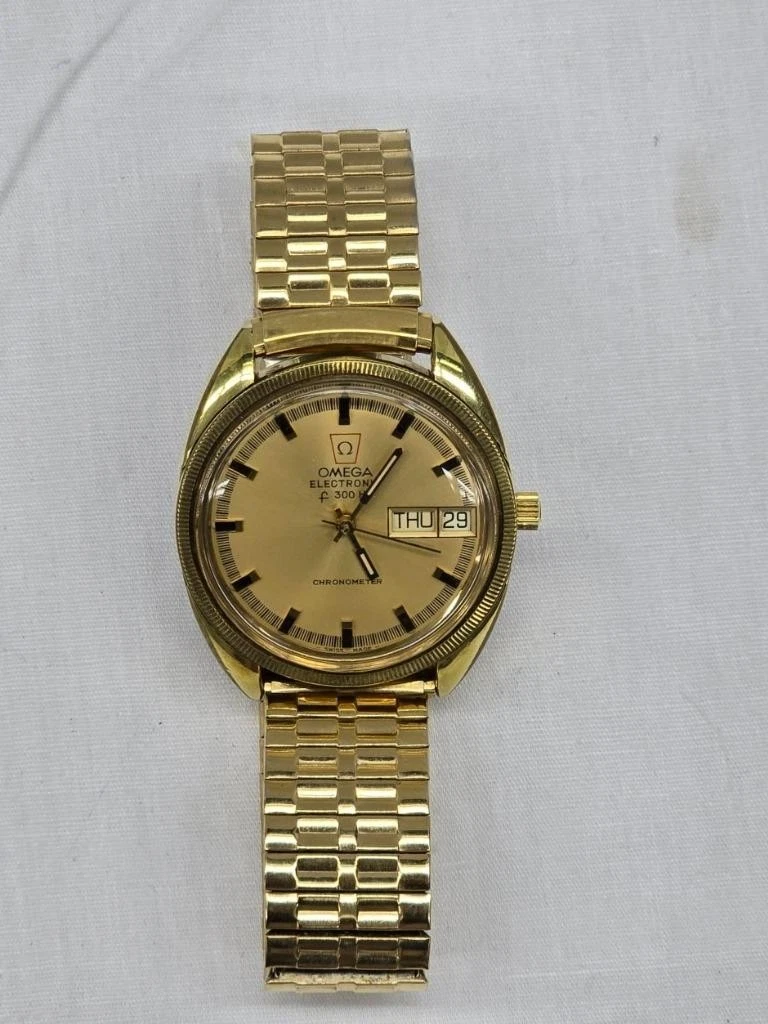 Omega — Omega f300 Electronic Chronometer Day/Date - NOT RUNNING - NEW BATTERY