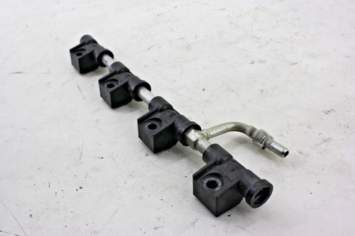 2001 2002 SUZUKI GSXR1000 FUEL RAIL THROTTLE BODY JOINT FUEL INET PIPE SET OEM