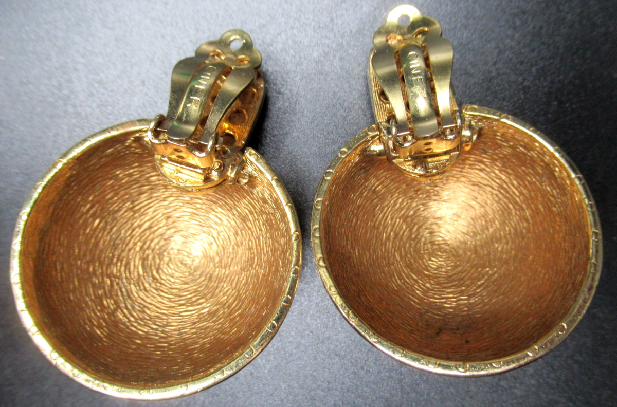 CINER Gold & SIlver Tone Dangling Bullseye Vintage Clip Earrings View 4