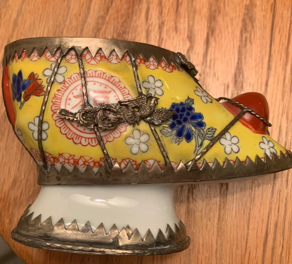 Zapatillas decorativas de porcelana Lotus envueltas en plata años 1850 Foto 4 de 4