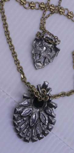 L - CHLOE & ISABEL 3-STRAND STATEMENT NECKLACE, ART DECO DESIGN - Picture 7 of 7
