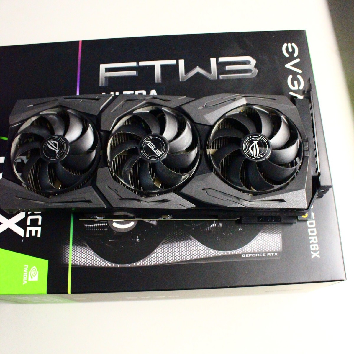 ASUS ROG Strix RTX2080 Ti OC 11GB GDDR6 Gaming – Excellent
