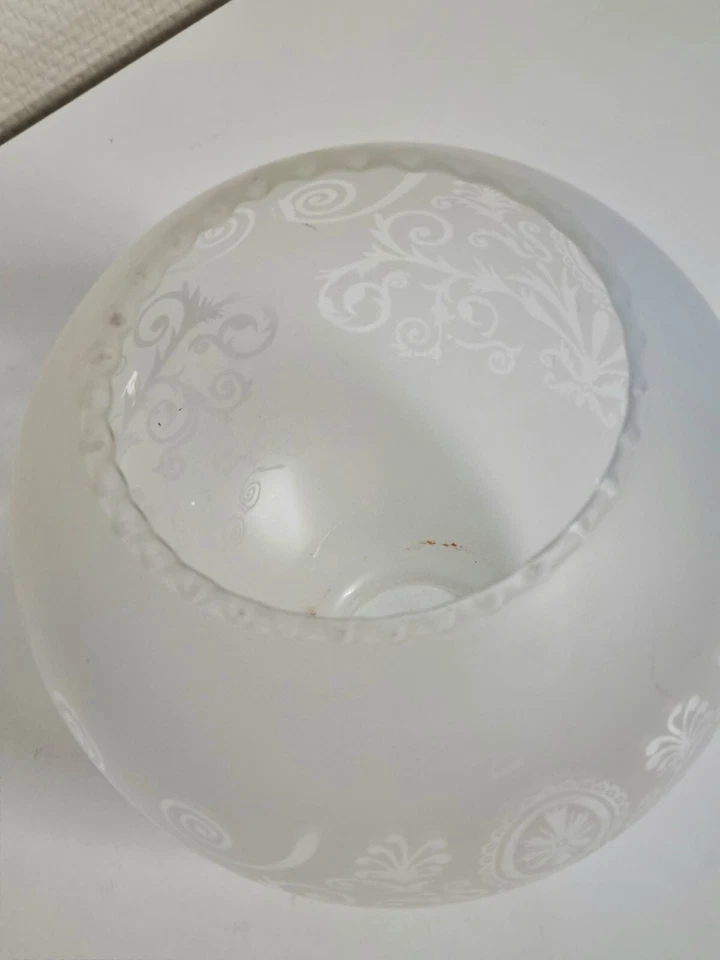 GLOBE,BOULE EN VERRE DÉPOLI POUR LAMPE À PÉTROLE GRAVÉ DÉCOR FLORAL  - Photo 3/4