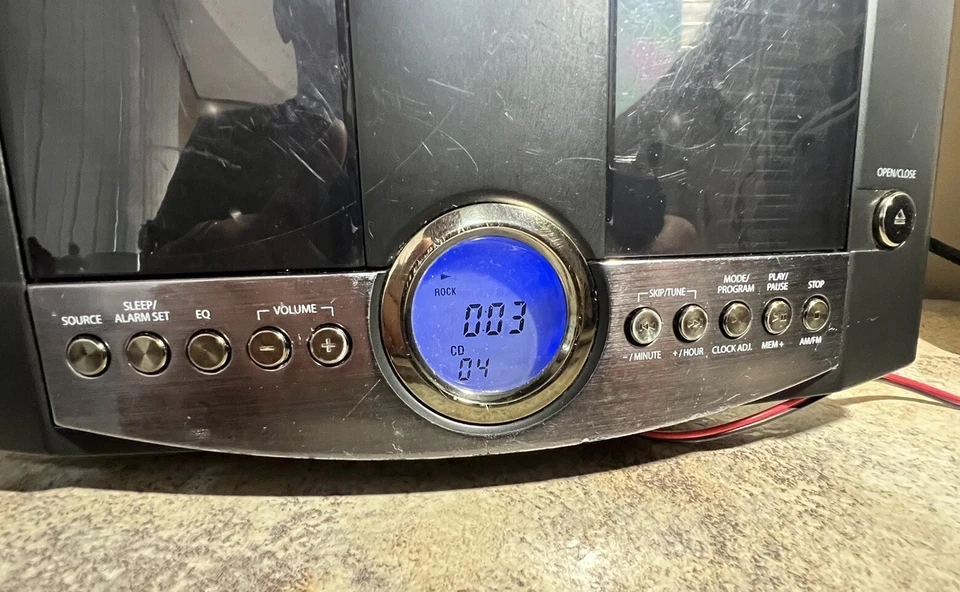 GPX HM3817DT Black CD Home Music System And Two Speaker read description - Image 4 of 4