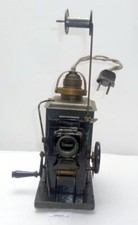 stara latarnia magica z blachy firmy E.P. około 1920 roku