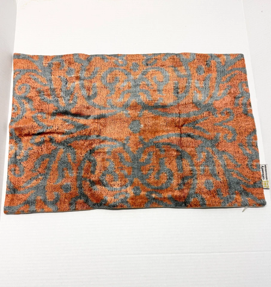 CaliComfy Canvello Handmade Luxury Silk Velvet Ikat Pillow Cover & Insert - Image 2 of 4