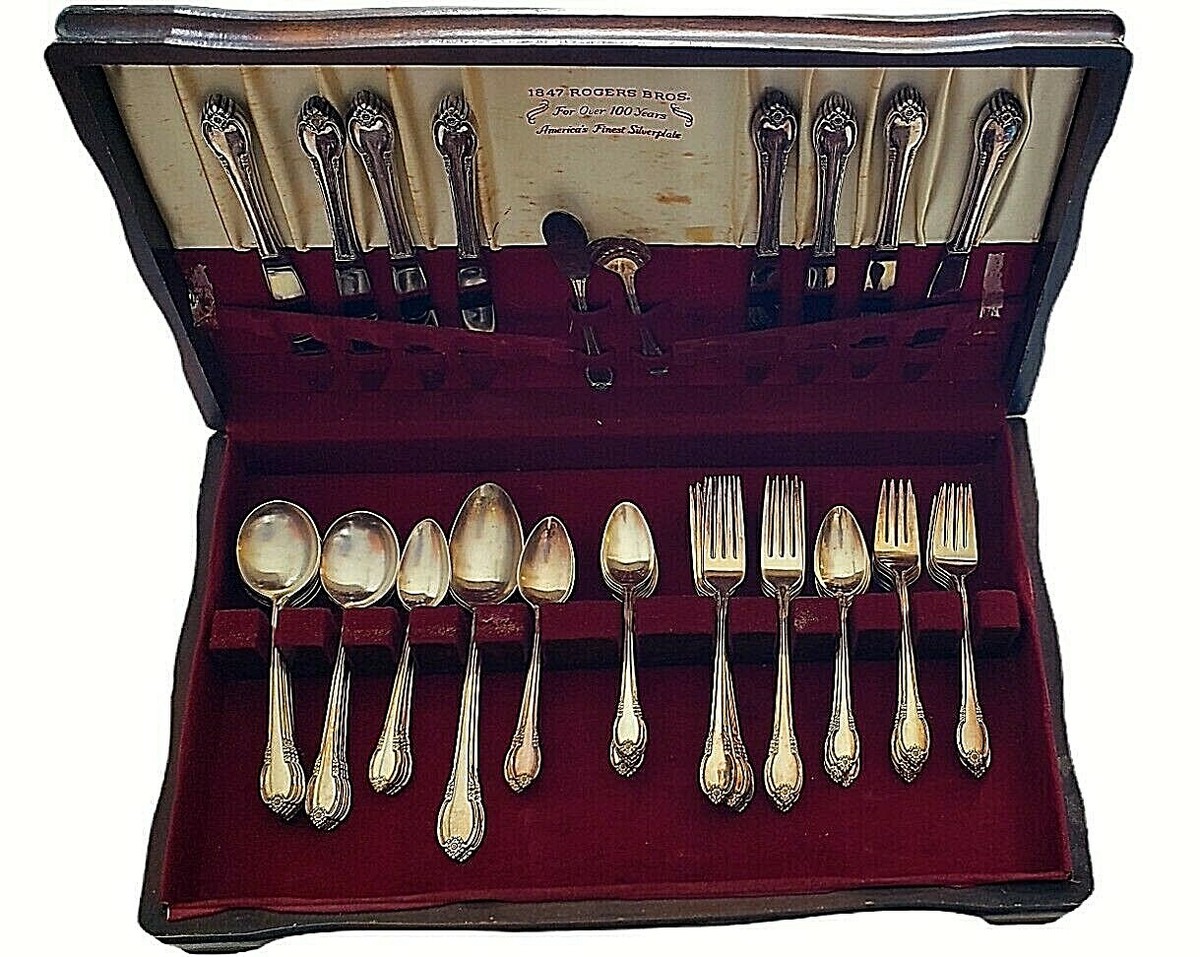 1847 Rogers Bros Remembrance Vintage Silverware 72 Piece Set