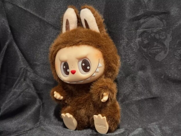 ラブブ ぬいぐるみ DUODUO シークレット 茶色 LABUBU THE MONSTERS Have a Seat Labubu DUODUO - メルカリ